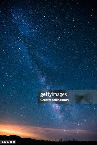 milky way 夜 - 天の川 ストックフォトと画像