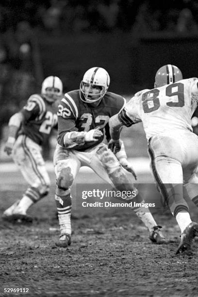 Linebacker Mike Curtis of the Baltimore Colts drops back into pass coverage during a game on October 20, 1968 against the Cleveland Browns at...