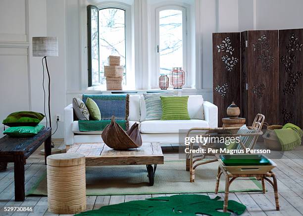 a living room - scandinavie photos et images de collection