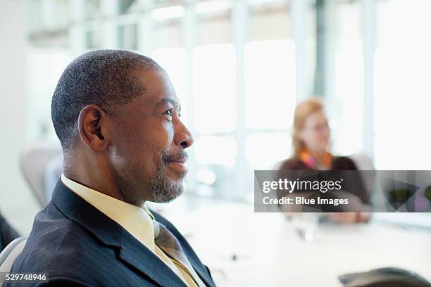 businessman at meeting - black male profile stockfoto's en -beelden