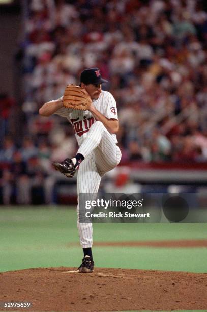 Pitcher Jack Morris of the Minnesota Twins delivers a pitch against the Atlanta Braves at the Metrodome in Minneapolis, Minneapolis, on October 27,...