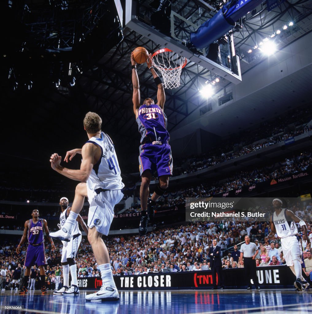 Phoenix Suns v Dallas Mavericks