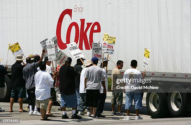 Protesting Coca Cola 46 Coca Cola Workers Go On Strike Stock Photos, High-Res Pictures, and ...