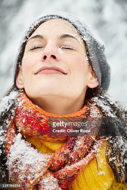 young woman wearing knit cap in winter - halstuch stock-fotos und bilder