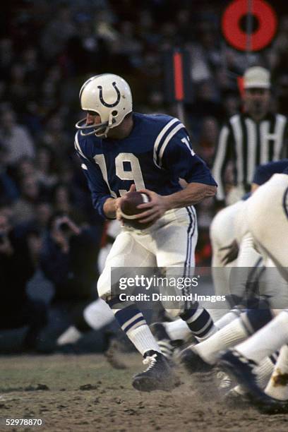Quarterback Johnny Unitas of the Baltimore Colts turns to hand the ball off during the AFC Divisional Playoff Game on December 26, 1971 against the...