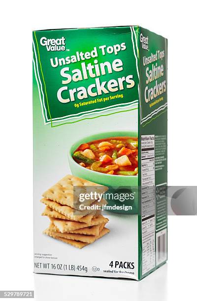 great value unsalted tops saltine crackers - crackers stock pictures, royalty-free photos & images