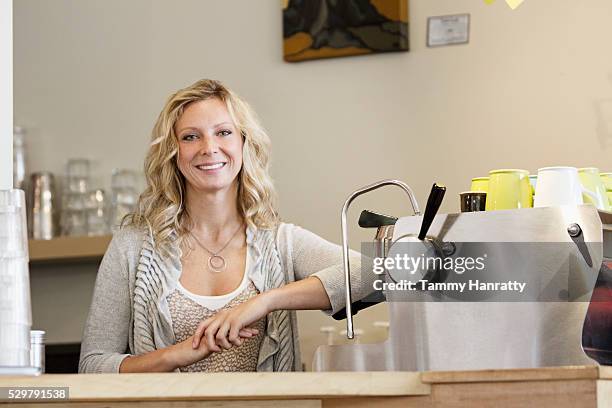 portrait of smiling barista - tammy bar fotografías e imágenes de stock