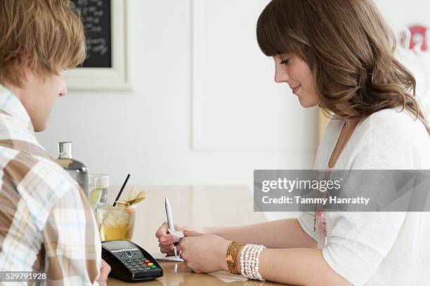 female paying bill at cafe - tammy bar fotografías e imágenes de stock