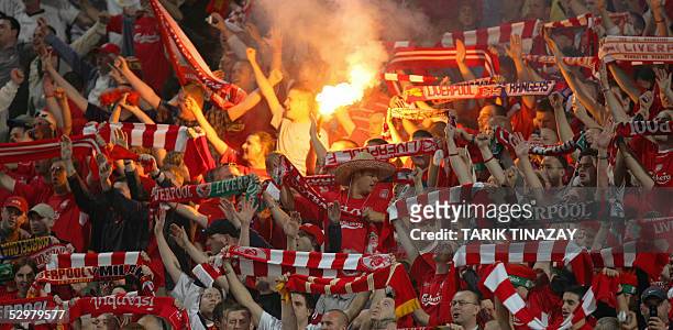 Liverpool supporters cheer prior to during the UEFA Champions League football final AC Milan Liverpool, 25 May 2005 at the Ataturk stadium in...