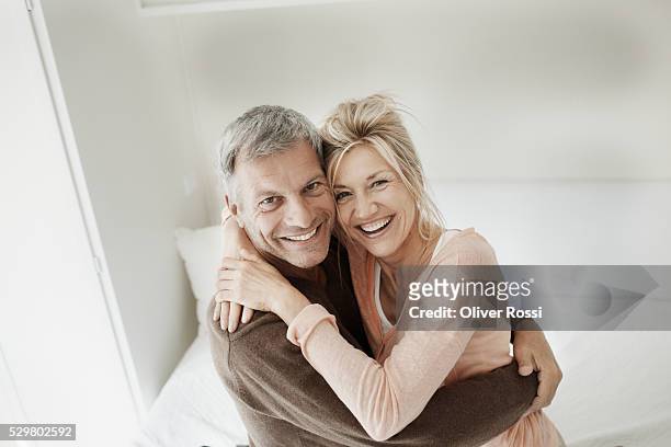 happy mature couple hugging, portrait - heteroseksueel koppel stockfoto's en -beelden