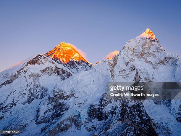 last light on mt everest and nuptse, nepal - sagarmatha national park stockfoto's en -beelden