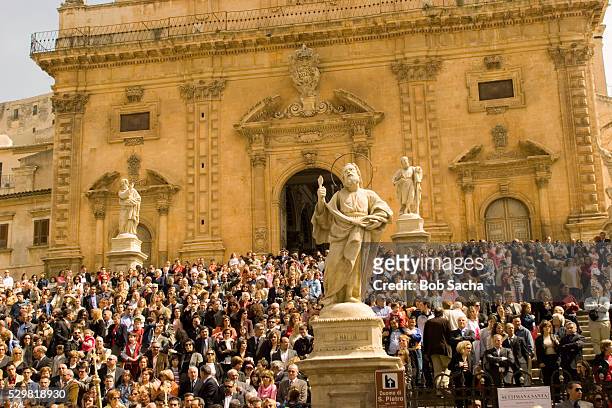 spectators watching easter procession in modica - happy easter in italian stock pictures, royalty-free photos & images