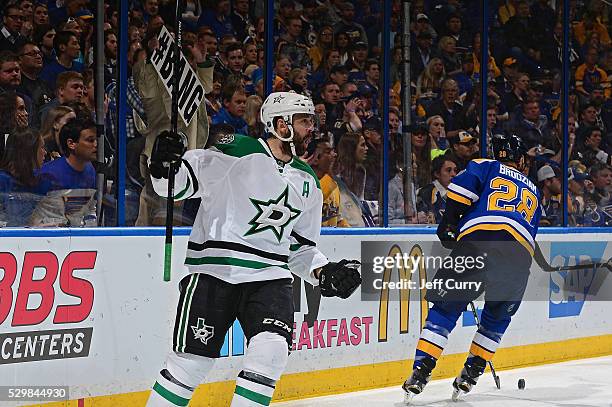 Vernon Fiddler of the Dallas Stars celebrates after scoring against the St. Louis Blues in Game Six of the Western Conference Second Round during the...