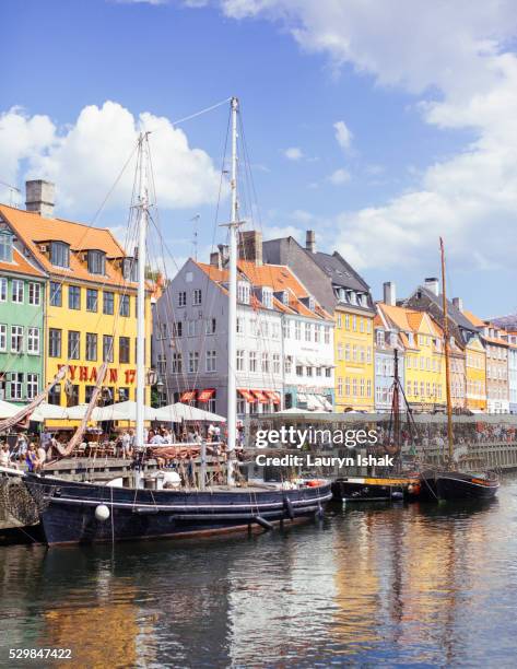 nyhavn in copenhagen - lauryn ishak stock-fotos und bilder