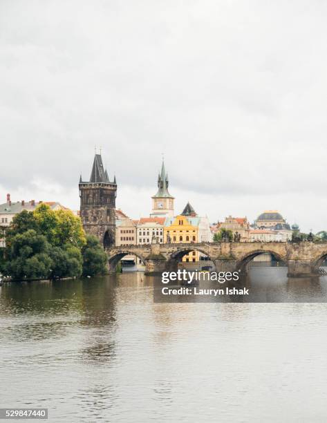 charles bridge - lauryn ishak stock-fotos und bilder