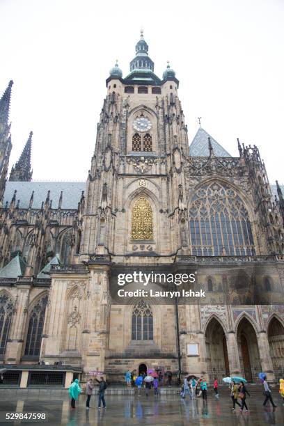 st. vitus cathedral - lauryn ishak stock-fotos und bilder