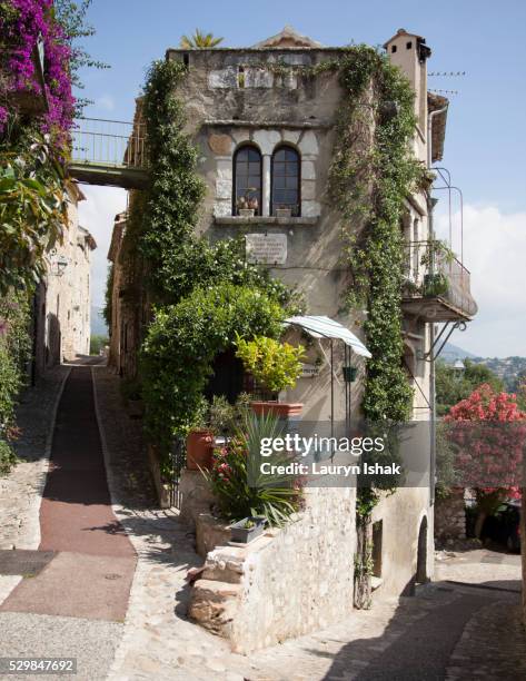 saint paul de vence - lauryn ishak stock-fotos und bilder