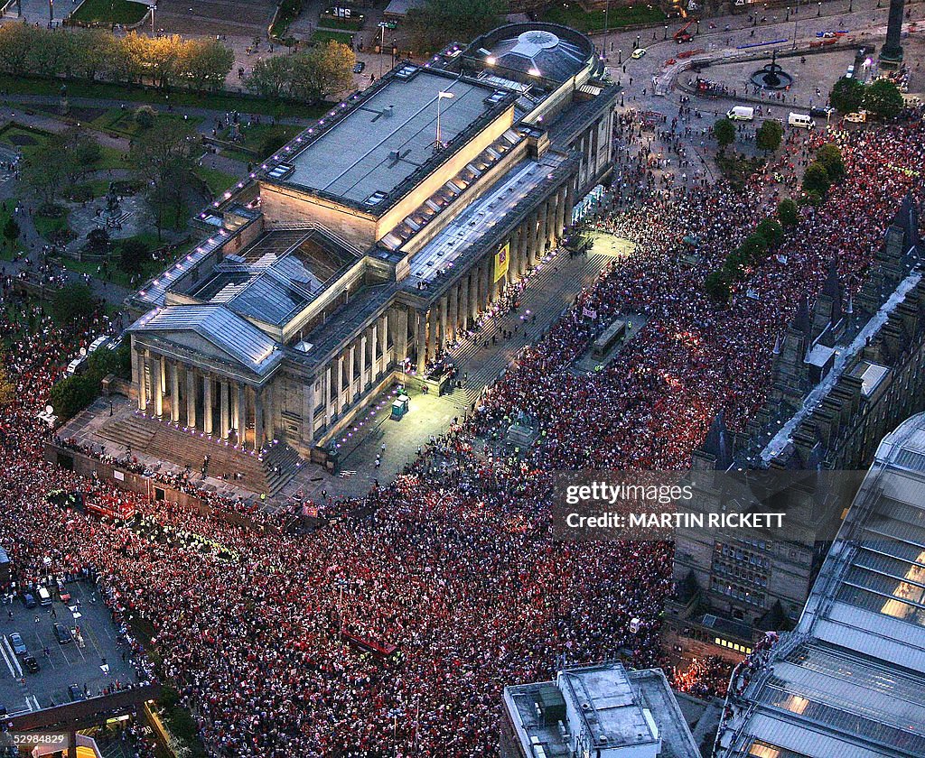 Thousands of fans cheer the Liverpool fo