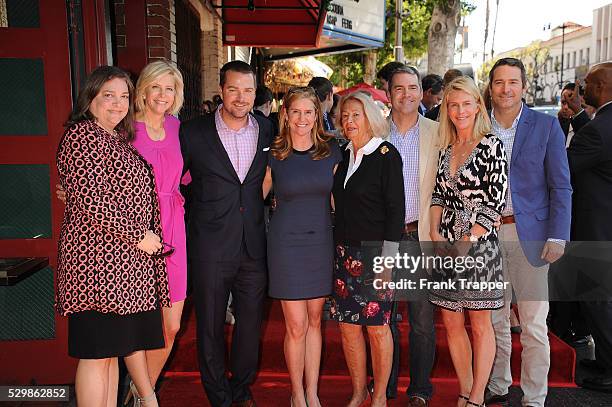 Actor Chris O'Donnell pose with mother, sisters and brothers at the ceremony that honored him with a Star on the Hollywood Walk of Fame.