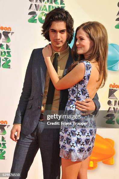Actors Avan Jogia and Zoey Deutch arrive at Nickelodeon's 25th Annual