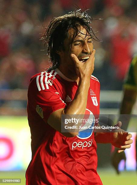 Ernesto Farias of America reacts during a match between America de Cali and Real Cartagena as part of round 13 of Torneo Aguila 2016 at Pascual...