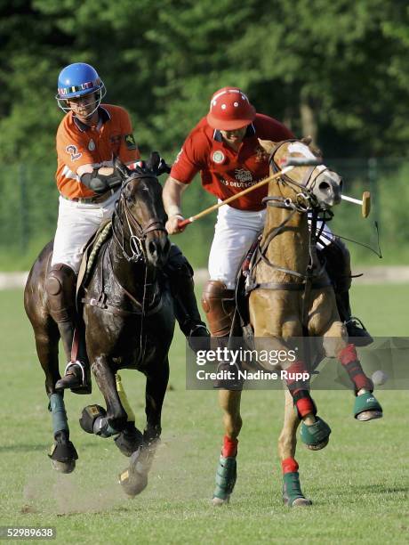 Oliver Winter of team Darboven competes with Santos Anca of team Deilmann during the Polo Berenberg Derby on May 27, 2005 in Hamburg, Germany.