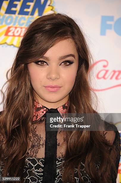 Actress Hailee Steinfeld arrives at the 2014 Teen Choice Awards held at the Shrine Auditorium.