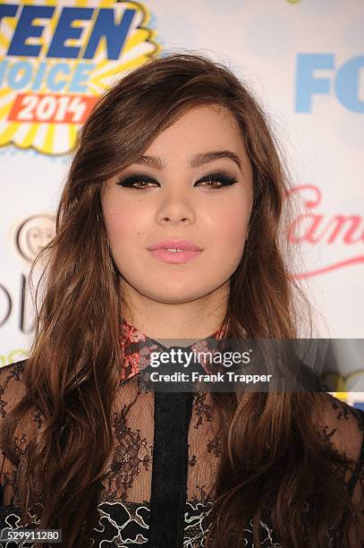 Actress Hailee Steinfeld arrives at the 2014 Teen Choice Awards held at the Shrine Auditorium.