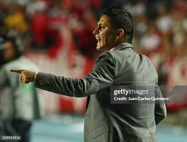 Giovanni Hernandez coach of Real Cartagena gives instructions to his players during a match between America de Cali and Real Cartagena as part of...