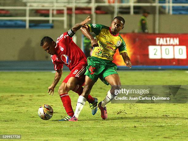 David Ferreira of America and Xavier Gonzalez of Real Cartagena fight for the ball during a match between America de Cali and Real Cartagena as part...