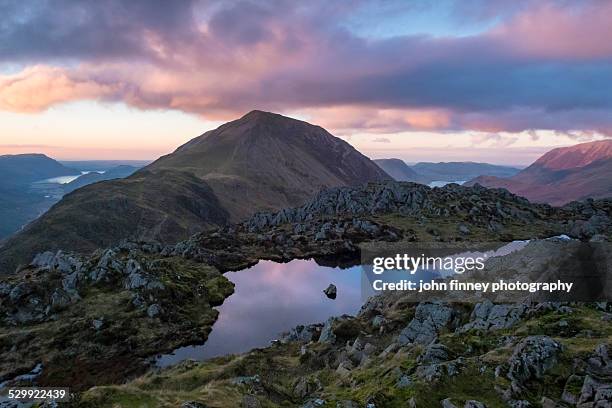 haystacks sunet, lake district mountains - haystacks lake district stock pictures, royalty-free photos & images