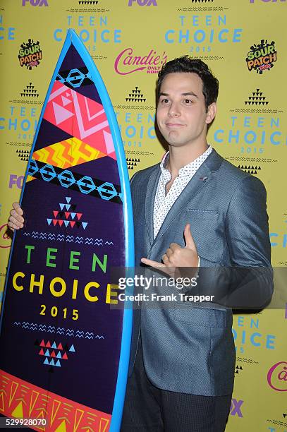 Actor Skylar Astin posing at the Teen Choice Awards held at the USC Galen Center.