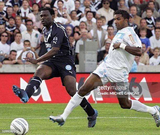 Bordeaux's forward Jean-Claude Darcheville vies with Marseille's Senegalese defender Habib Beye during the French first league football match...