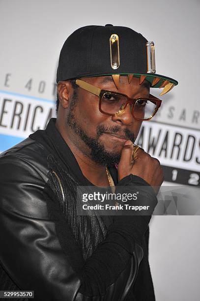 Musician wil.i.am arrives the 40th American Music Awards held at Nokia Theatre L.A. Live.