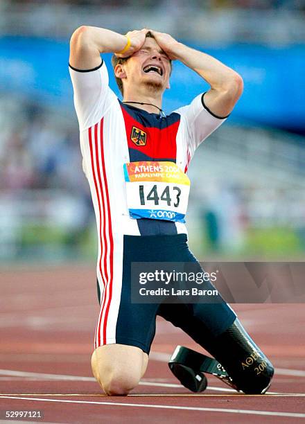 Behindertensport / Leichtathletik / Maenner : Paralympics 2004 , Athen , 25.09.04 , 200m Finale T42 Wojtek CZYZ / GER / Gold Foto:BONGARTS/Lars Baron