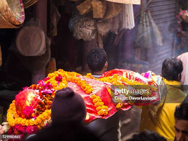 burning man - rio ganges imagens e fotografias de stock