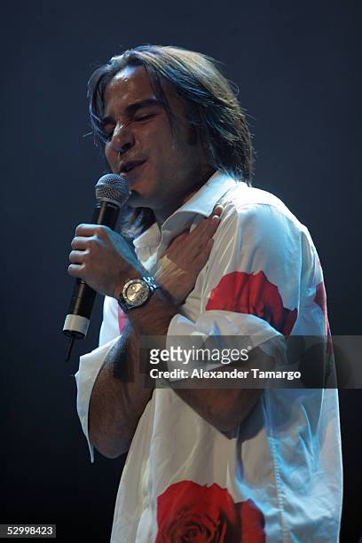Latin musician Hector Montaner performs at the Juan Luis Guerra concert at the Miami Arena on May 29, 2005 in Miami, Florida.