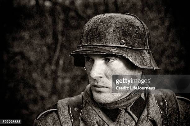 soldato tedesco della seconda guerra mondiale-ritratto - - seconda guerra mondiale foto e immagini stock