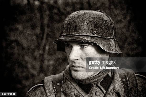 german soldier - wwii - portrait - german military 個照片及圖片檔