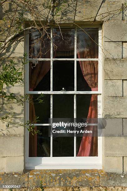 downstairs window of traditional stone house - steinhaus stock-fotos und bilder