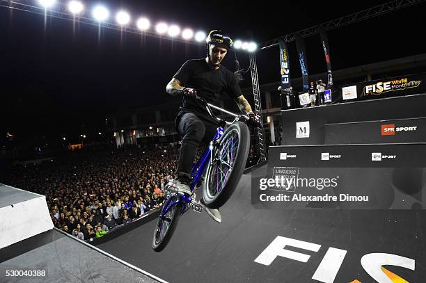 Sine Ramp 111 Spine Ramp Stock Photos, High-Res Pictures, and Images - Getty Images