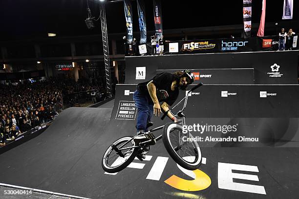 Sine Ramp 110 Spine Ramp Stock Photos, High-Res Pictures, and Images - Getty Images