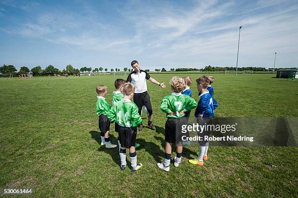 soccer trainer junior football team practice - athlete bulges stock pictures, royalty-free photos & images