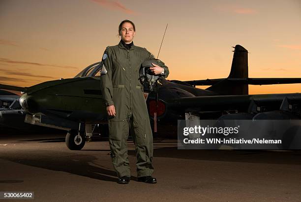 salto, pilot standing in front of fighter plane - female soldiers stock pictures, royalty-free photos & images