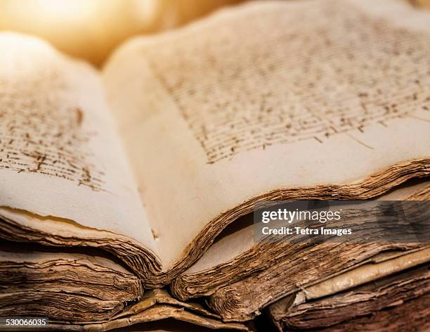 spain, mallorca, library in monastery, valldemossa, ancient manuscript - geschichtlich stock-fotos und bilder