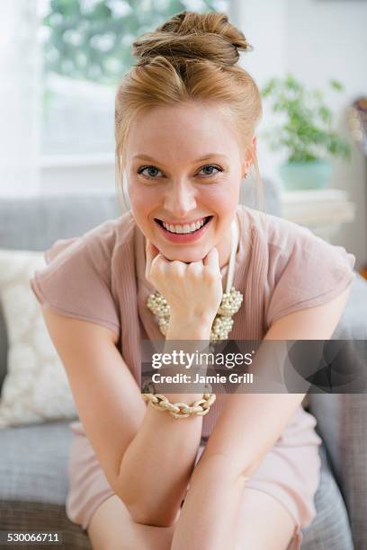 usa, new jersey, jersey city, portrait of beautiful woman - grill party stockfoto's en -beelden