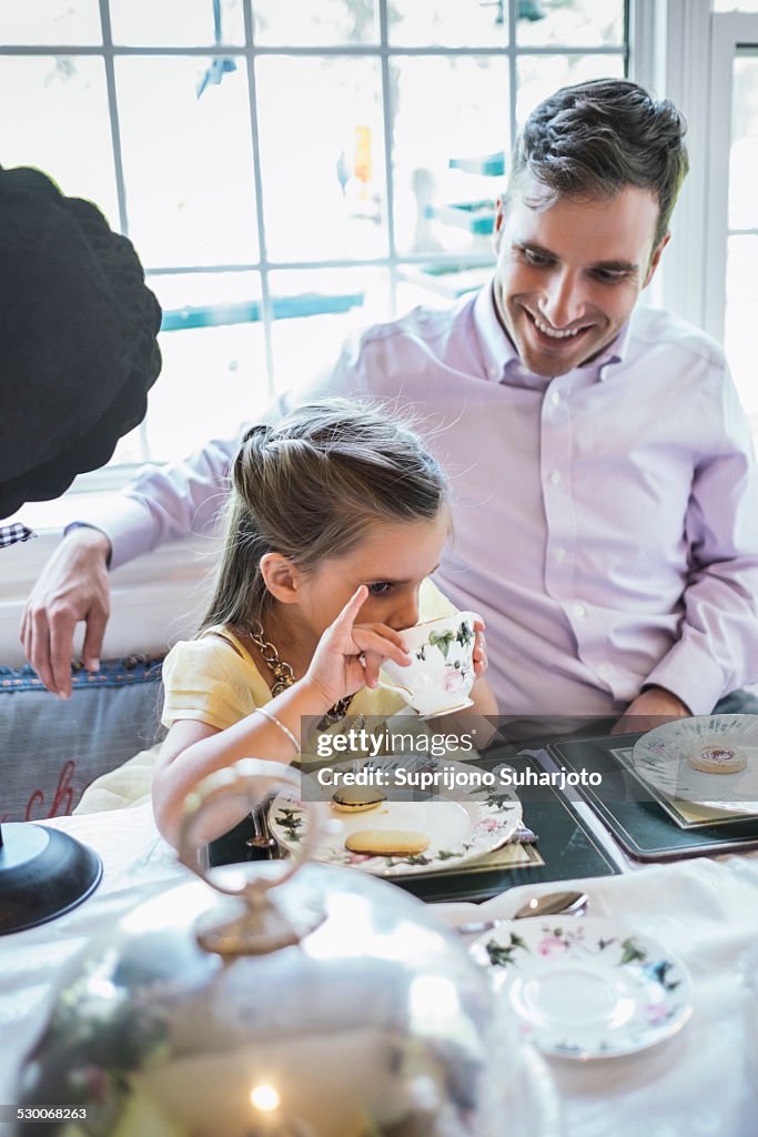 USA, Washington, Seattle, Father and daughter (4-5) eating together in dining room