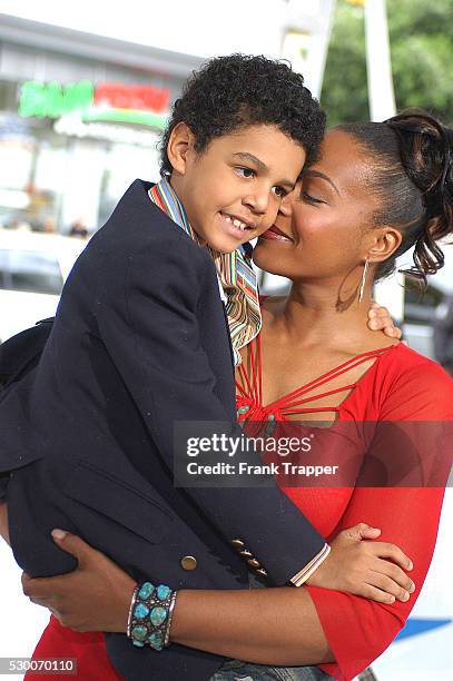 American singer and actress Nona Gaye and her son Nolan arrive at the benefit premiere of the movie "The Polar Express", directed by Robert Zemeckis.