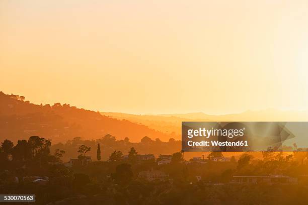 usa, california, los angeles, villas in the hollywood hills at sunset - hollywood hills fotografías e imágenes de stock