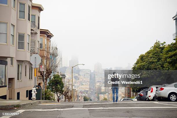 usa, california, san francisco, woman on street taking a picture - san francisco street stockfoto's en -beelden
